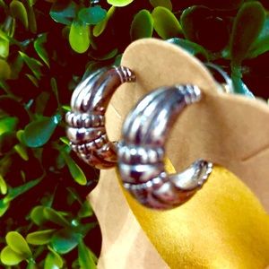☀️ VINTAGE ☀️ SILVERTONE HOOP STUDS!